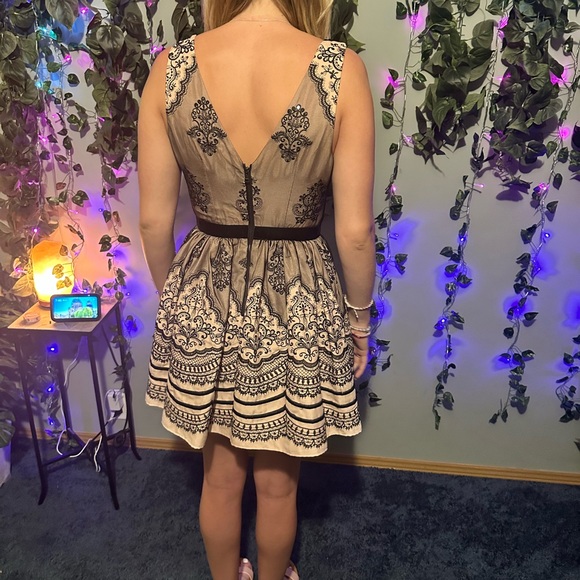 Bebe Dress - Picture 10 of 10